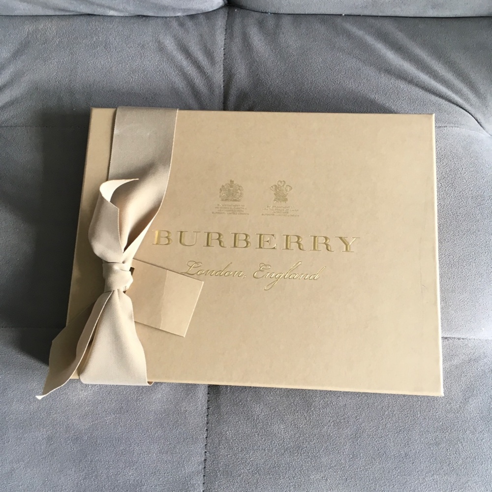 AuthenticBurberry Castleford Check Silk Scarf - Picture 7 of 7